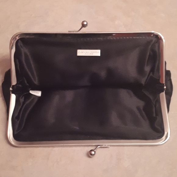 VINTAGE CAROLINA HERRERA CLUTCH - Picture 3 of 8